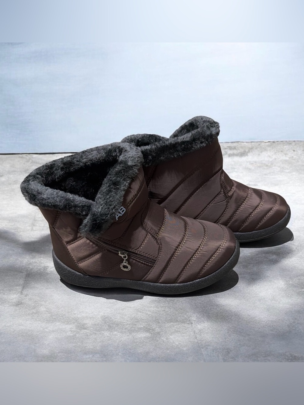 Women’s Cozy Quilted Winter Ankle Boots - Brown Size 8 New No Box
